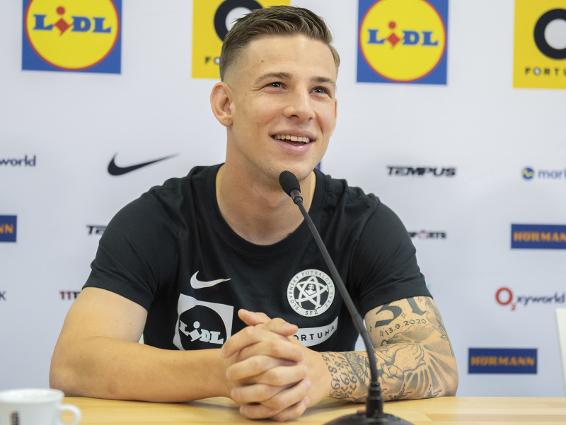 Tomáš Suslov počas tlačovej konferencie na EURO 2024