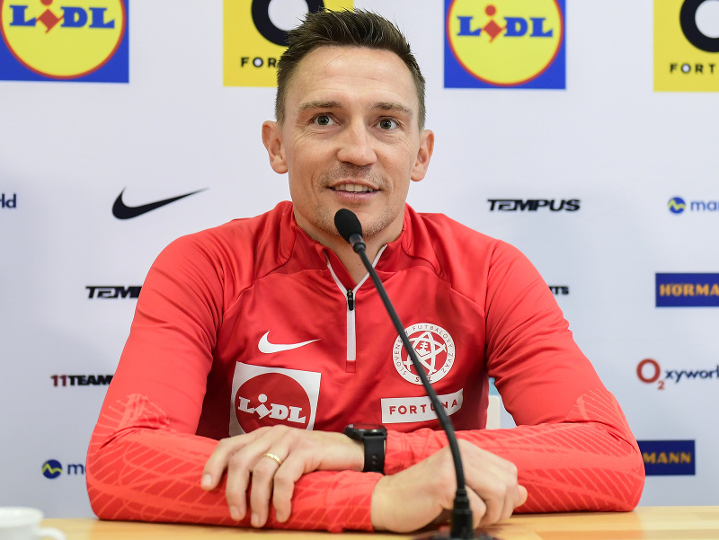 Asistent trénera slovenskej futbalovej reprezentácie Simone Bonomi počas tlačovej konferencie na EURO 2024