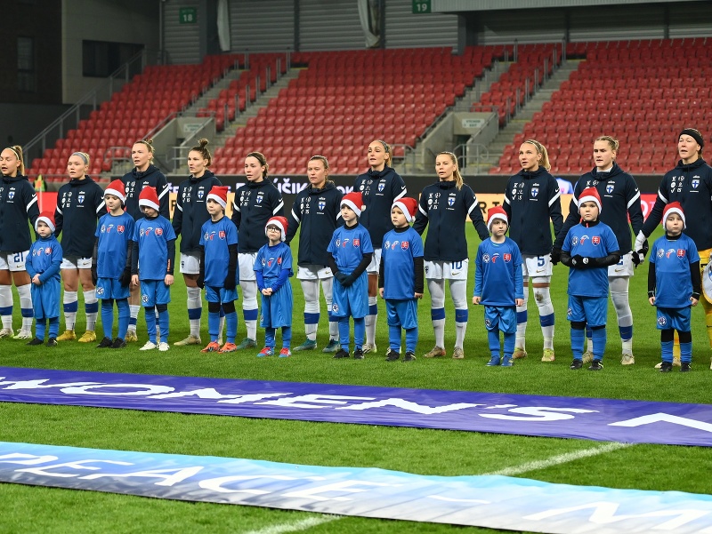 Na snímke hráčky Slovenska počas zápasu Ligy národov žien