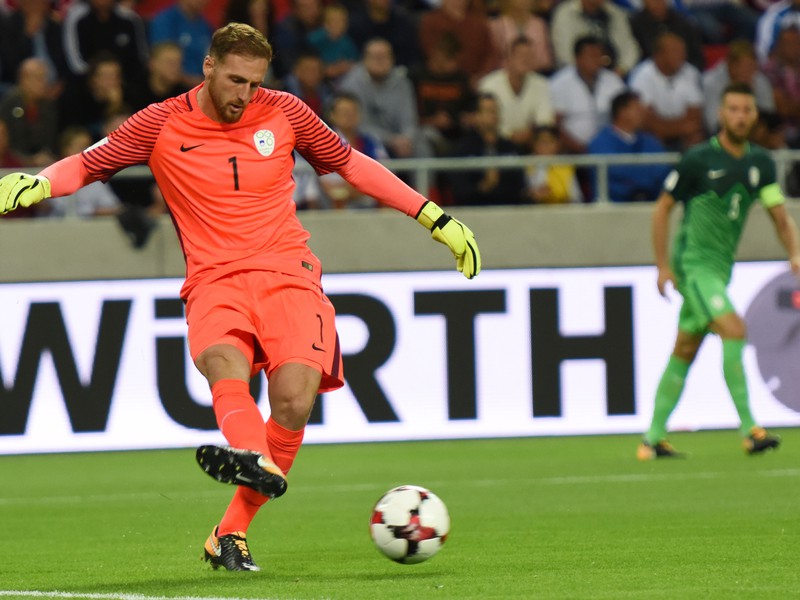 Na snímke brankár Slovinska Jan Oblak