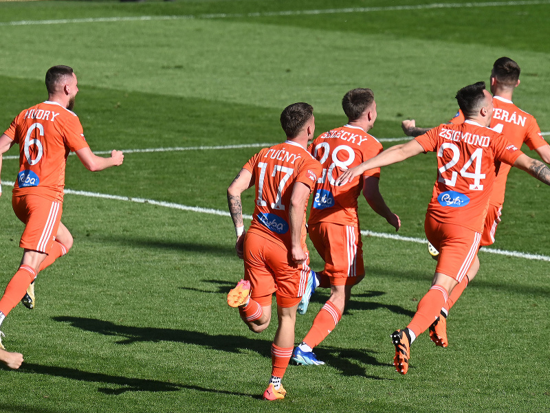 Ružomberskí hráči sa radujú z víťazstva v Slovnaft Cupe