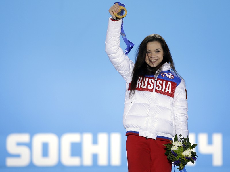 Adelina Sotnikovová so zlatou medailou na ZOH v Soči