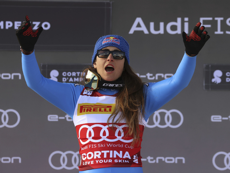 Sofia Goggiová oslavuje víťazstvo v Cortine d'Ampezzo 
