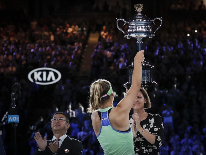 Sofia Keninová s trofejou
