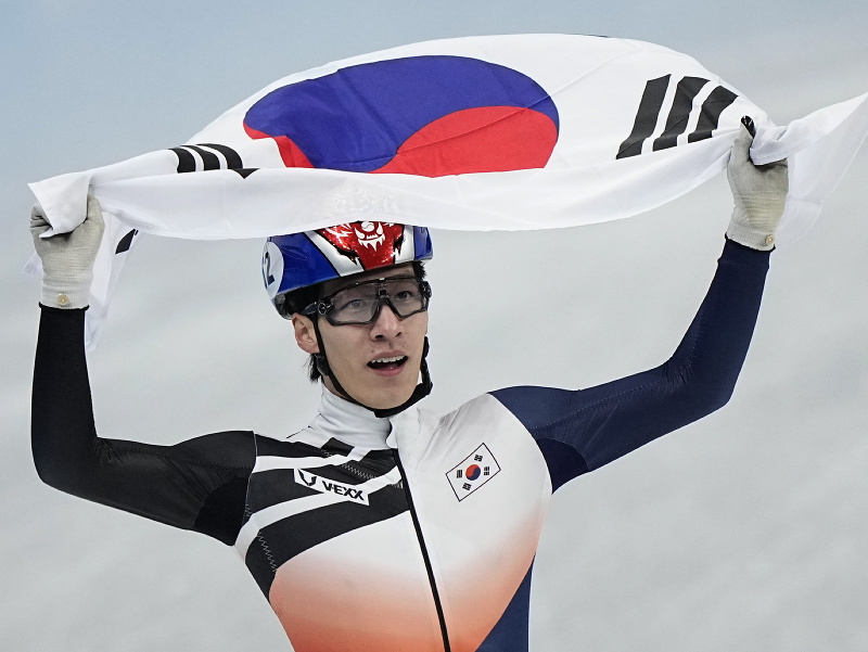 Juhokórejský šortrekár Hang Tä-hon získal zlatú medailu v pretekoch na 1500 m na ZOH v Pekingu