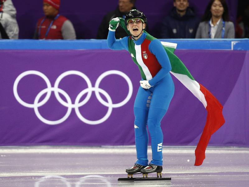 Talianska šortrekárka Arianna Fontanová oslavuje v cieli víťazstvo v pretekoch žien na 500 m v šortreku na ZOH 2018 v juhokórejskom Pjongčangu