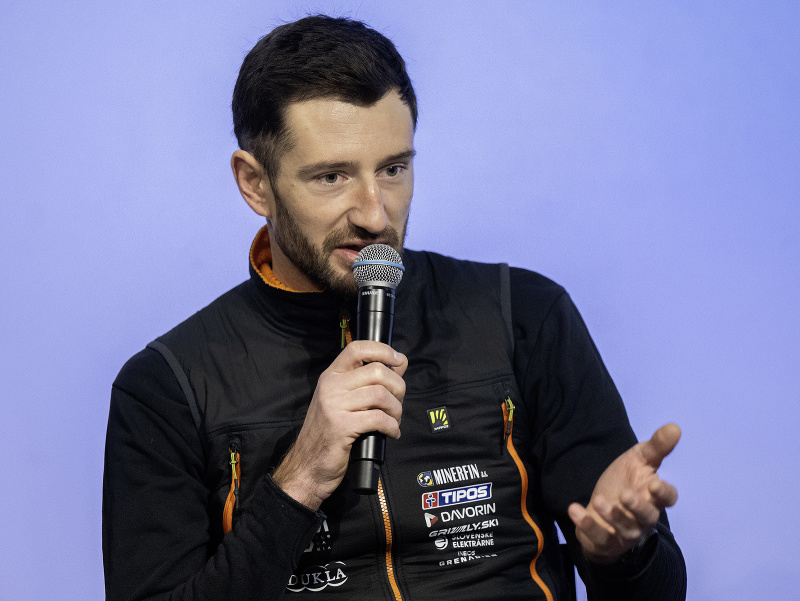 Na snímke reprezentant Slovenska v skialpinizme Jakub Šiarnik počas tlačovej konferencie 