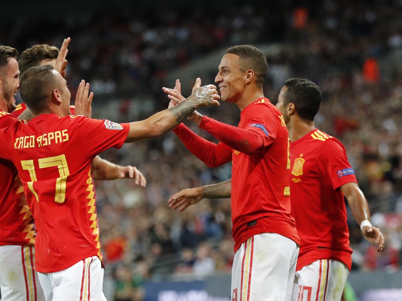 Rodrigo Moreno so spoluhráčmi oslavuje svoj gól