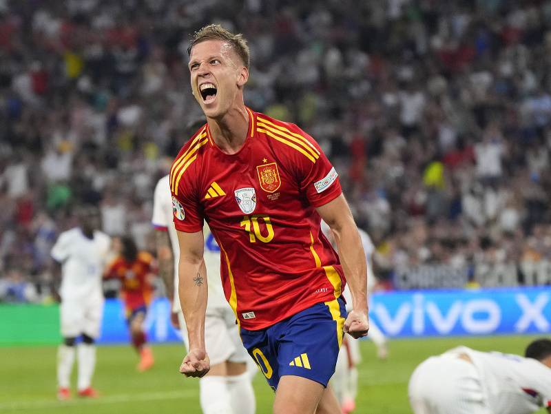 Dani Olmo oslavuje gól