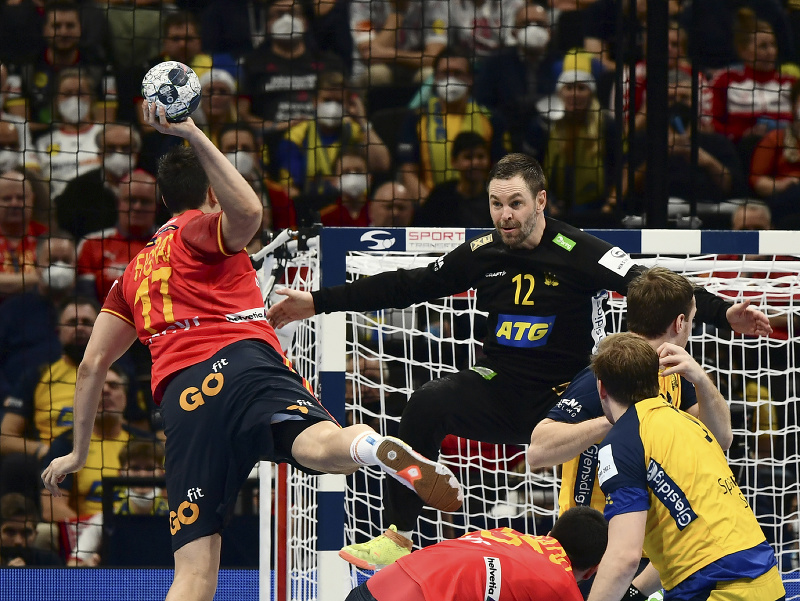 Adrian Figueras Trejo a švédsky brankár Andreas Palicka