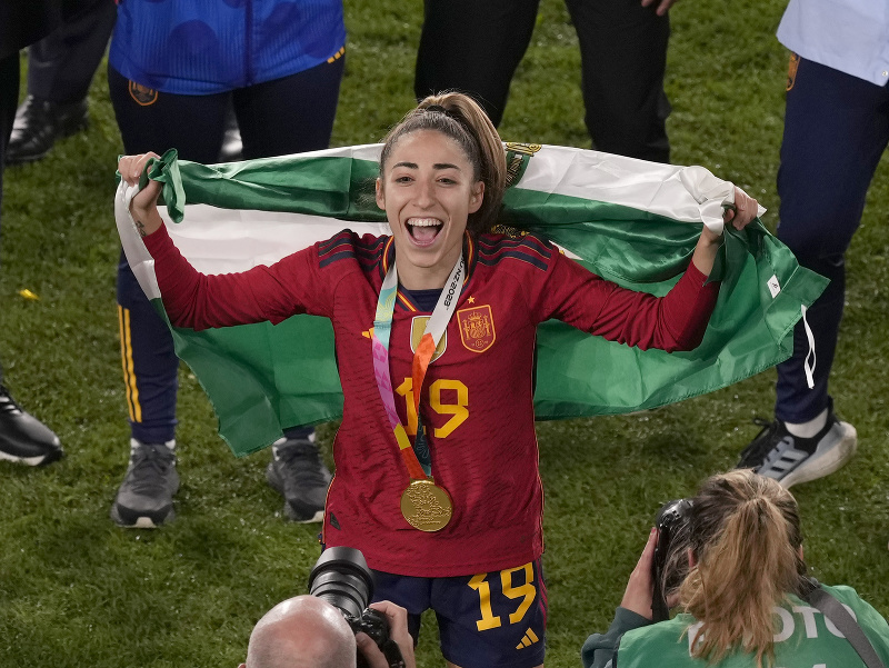 Španielska futbalista Olga Carmonová sa raduje zo zisku majstrovského titulu