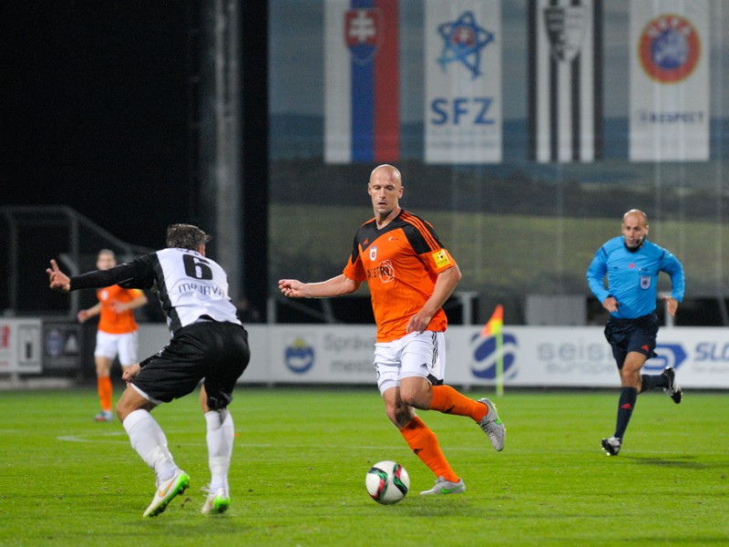 Zľava: Tomáš Kóňa zo Spartak Myjava a Martin Jakubko z MFK Ružomberok