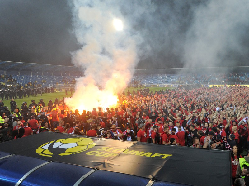 Radosť hráčov a fanúšikov FC Spartak Trnava zo zisku trofeje Slovnaft Cup 2018/2019