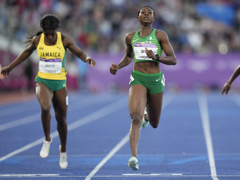 Vpravo nigérijská reprezentantka v atletike Favour Ofiliová 