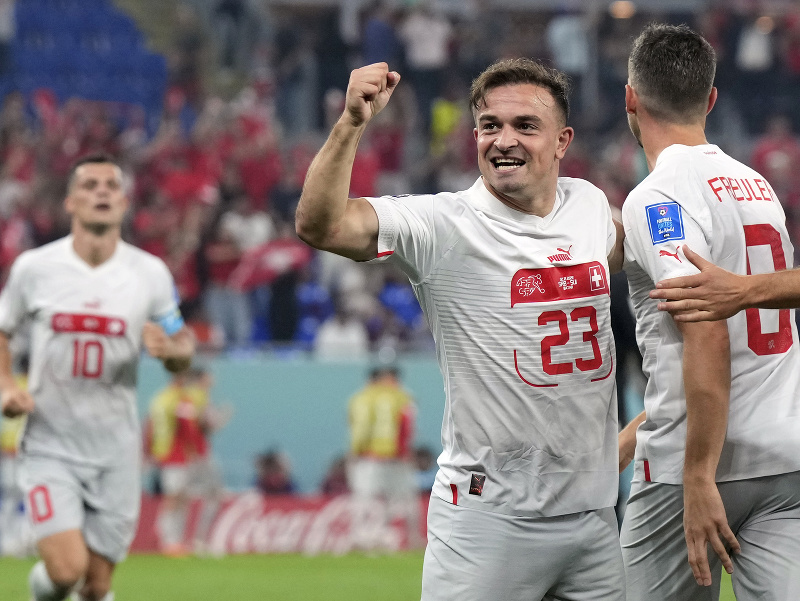 Xherdan Shaqiri a Remo Freuler sa radujú z gólu