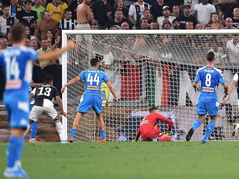 Danilo dáva gól Juventusu
