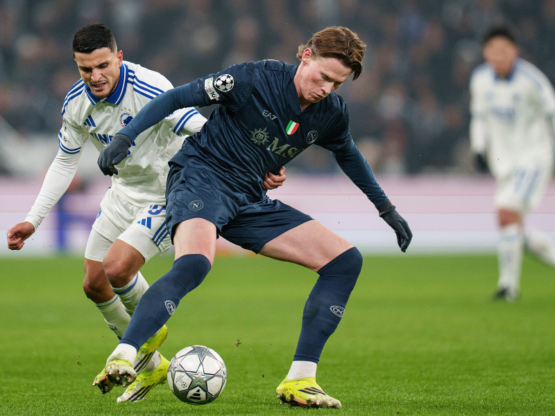 Mohamed Elyounoussi a Scott McTominay v súboji FC Kodaň s Neapolom