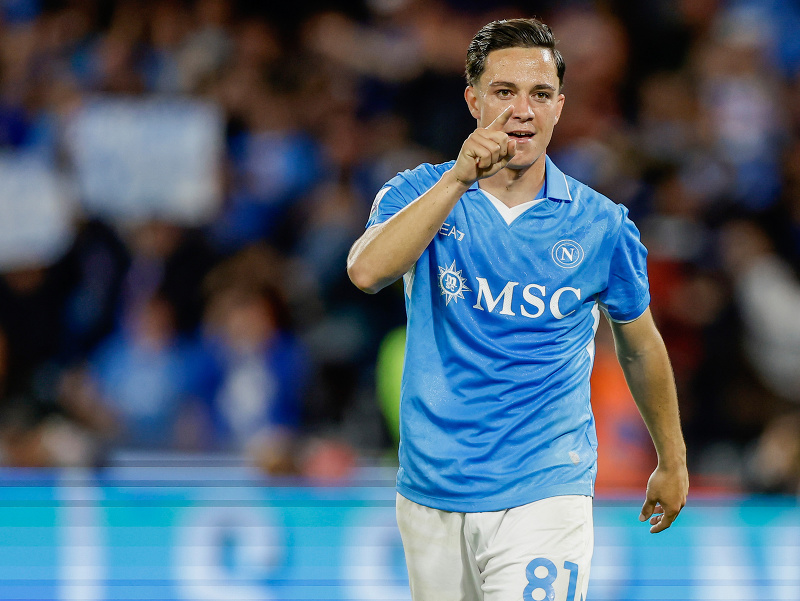 Giacomo Raspadori oslavuje strelený gól Neapola