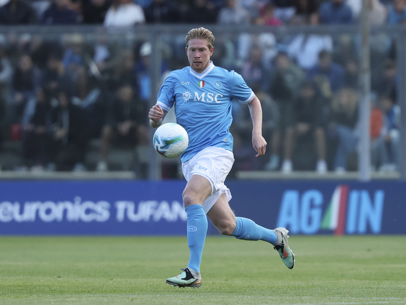 Belgický futbalista Kevin de Bruyne počas premiéry za SSC Neapol
