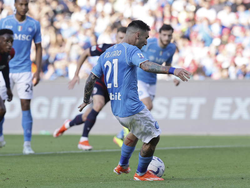 Matteo Politano zahadzuje pokutový kop