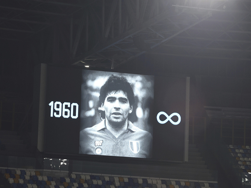 Pamiatka na Diega Maradonu na štadióne v Neapole