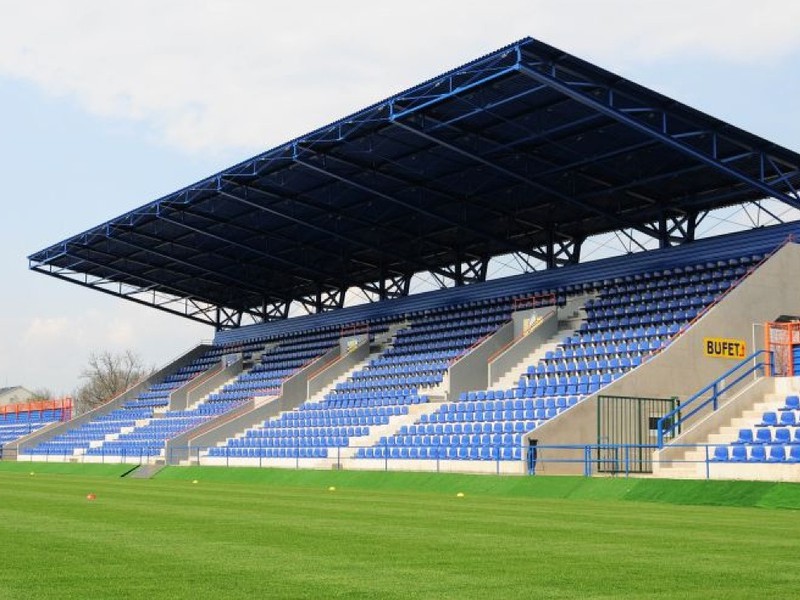 Michalovský štadión je zatiaľ prázdny, no už o pár dní sa na ňom predstavia budúce hviezdy európskych veľkoklubov