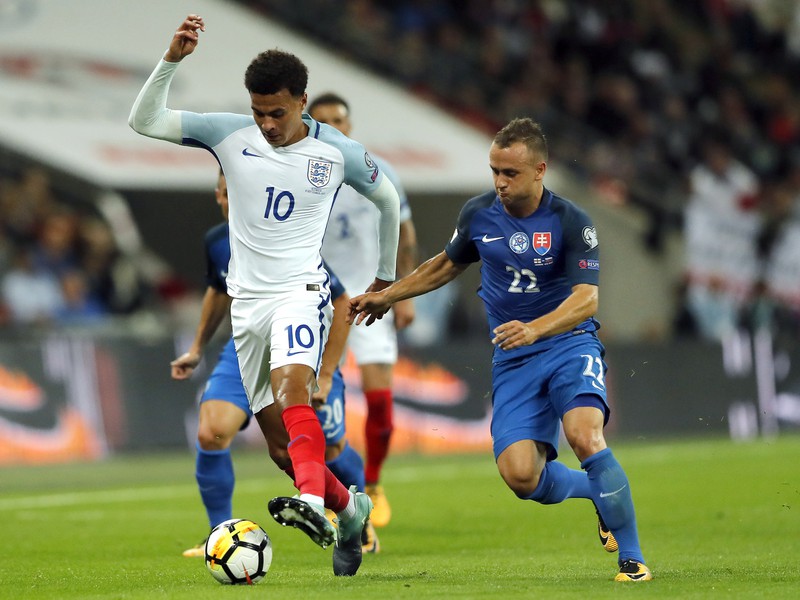 Dele Alli so Stanislavom Lobotkom