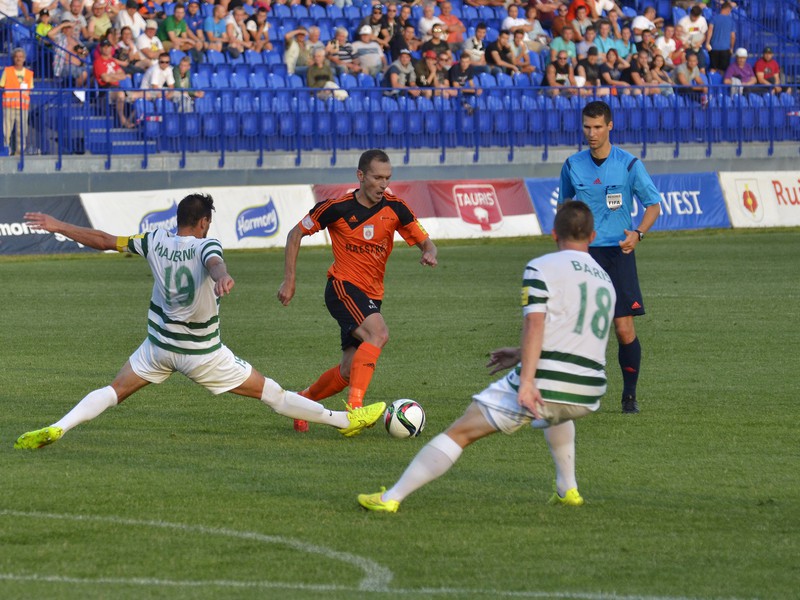 Zľava: Pavol Majerník z MFK Skalica a Štefan Zošák z MFK Ružomberok