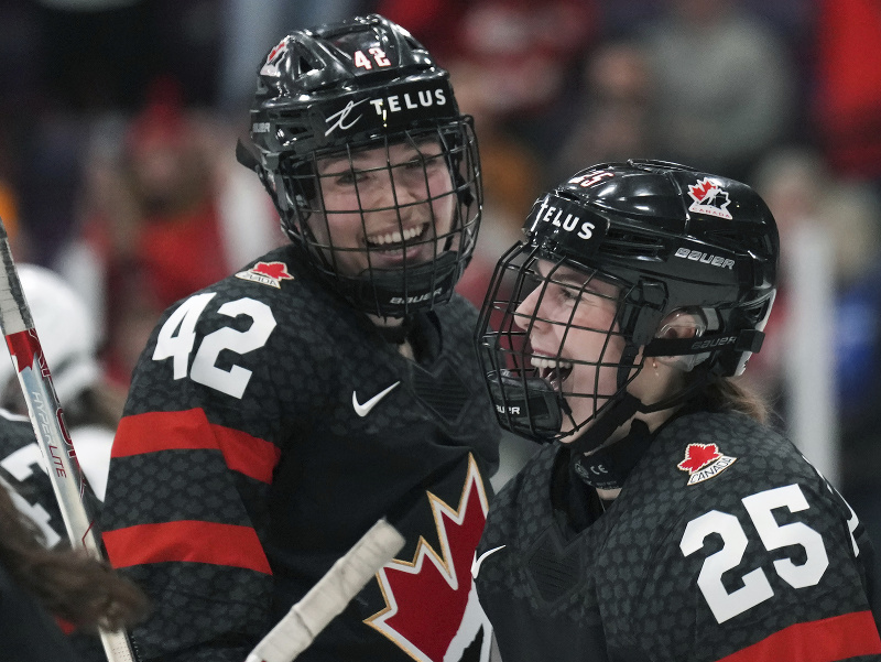 Gólová radosť hráčok Kanady v prvom zápase na MS v hokeji žien