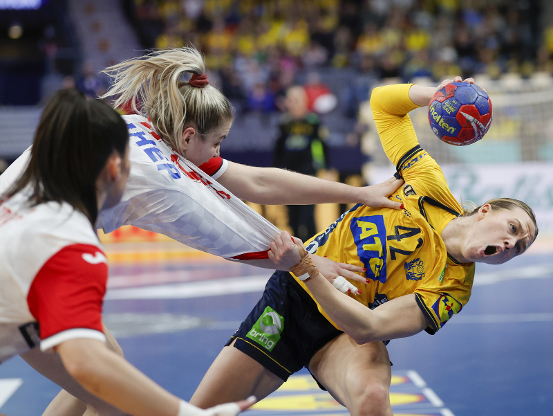 Švédka Jenny Carlsonová v súboji s Chorvátkou Klarou Birticovou 