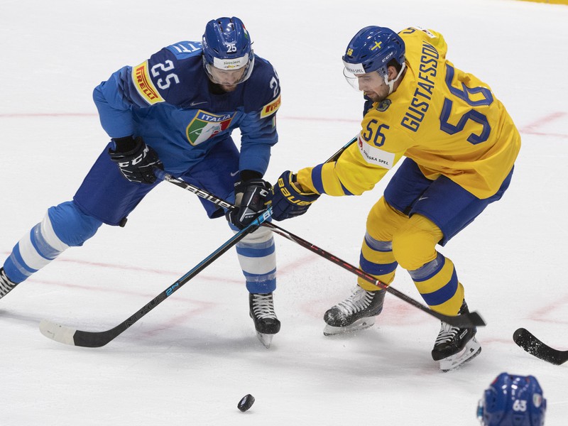 Erik Gustafsson v ofenzívnej snahe