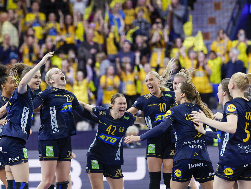 Švédske hádzanárky oslavujú triumf