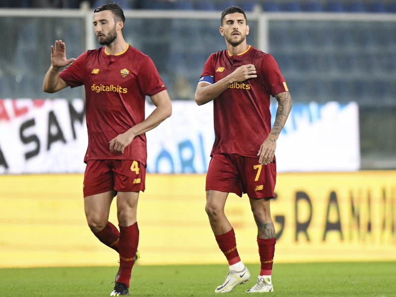Federico Pellegrini a Bryan Cristante oslavujú gól AS Rím
