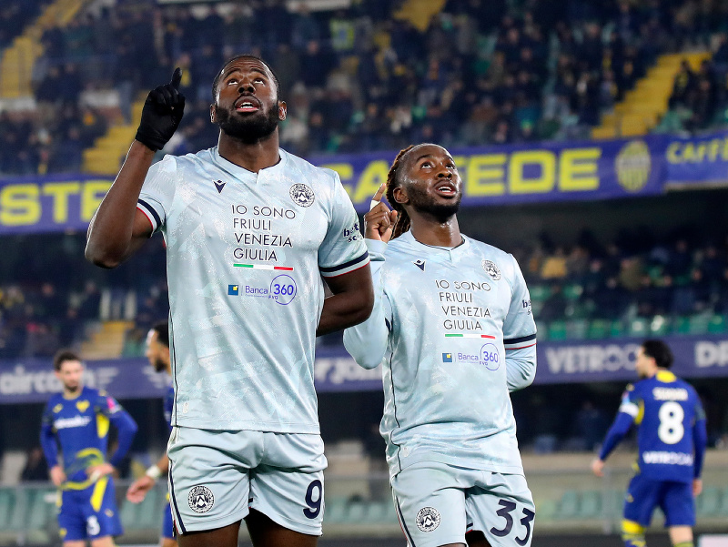 Keinan Davis (vľavo) sa teší z gólu