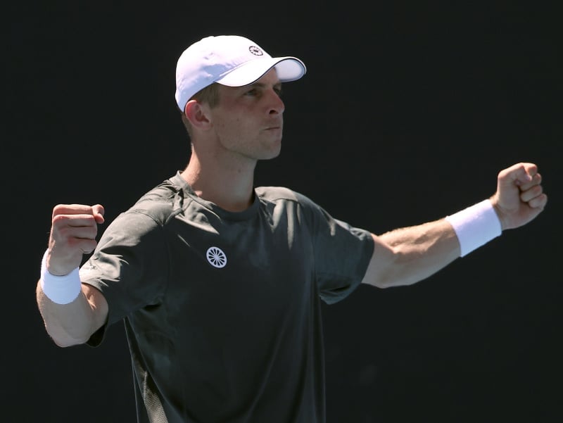 Holandský tenista Tallon Griekspoor sa teší z postupu do druhého kola Australian Open 2024