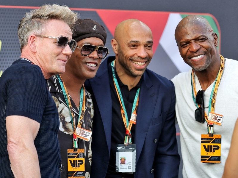 Zľava Gordon Ramsay, Ronaldinho, Thierry Henry a Terry Crews