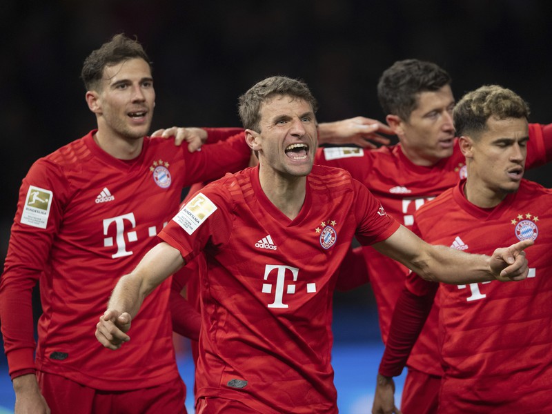 Hráči Bayernu pri oslavách gólu
