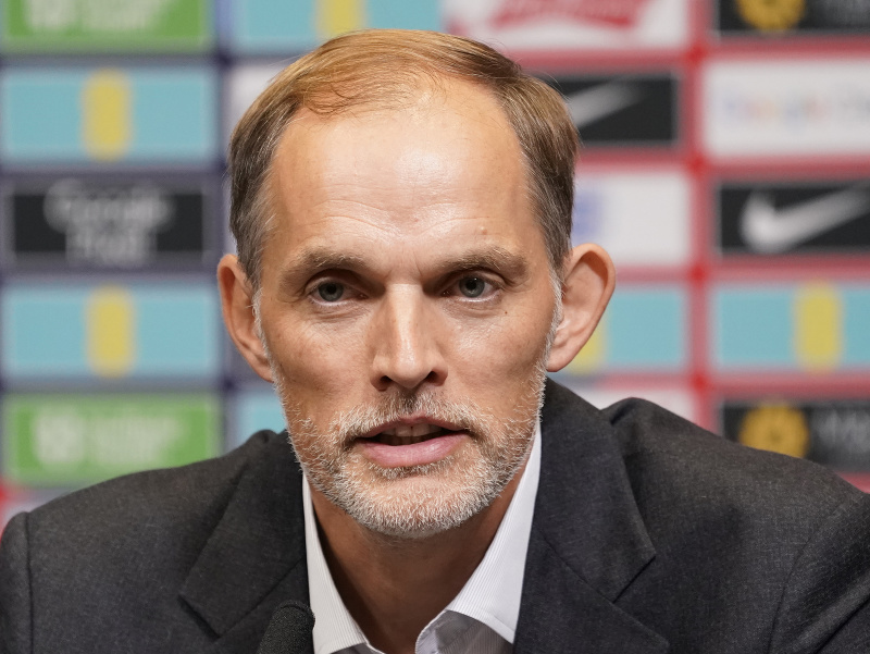 Tréner Thomas Tuchel počas tlačovej konferencie