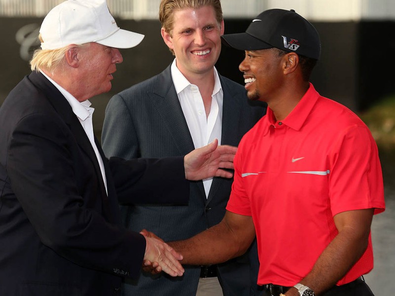 Americký prezident Donald Trump si zahral golf s Tigerom Woodsom 