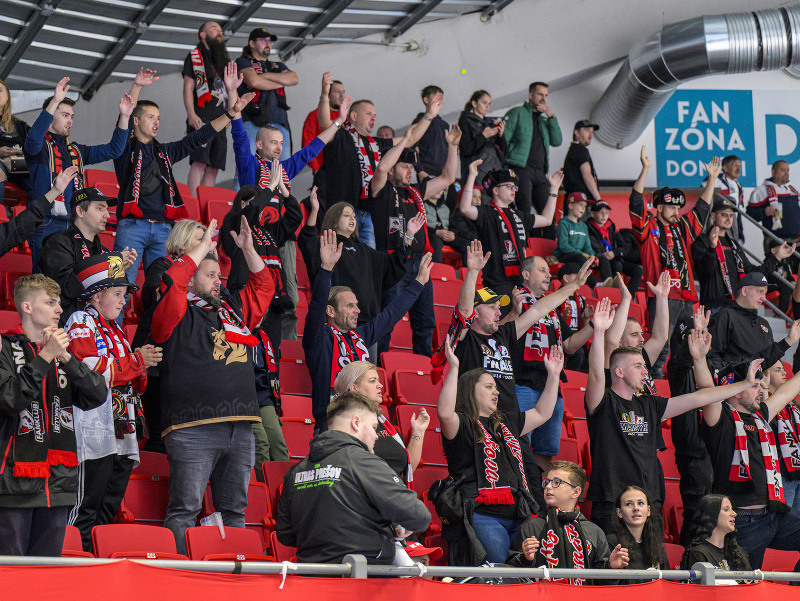 Na snímke fanklub Prešova povzbudzuje