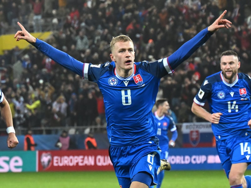 Tomáš Bobček sa teší po góle, počas kvalifikačného futbalového zápasu o postup na MS 2026