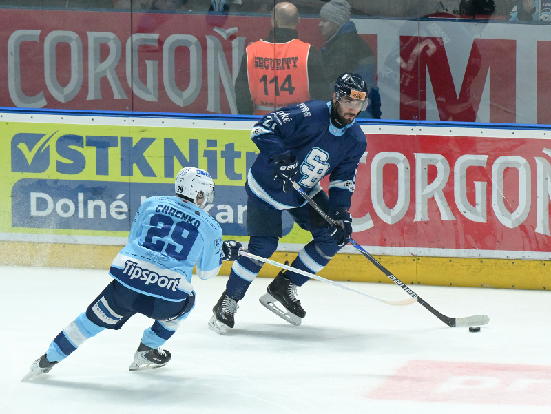 Tomáš Chrenko (Nitra) a Radovan Bondra (Slovan) 