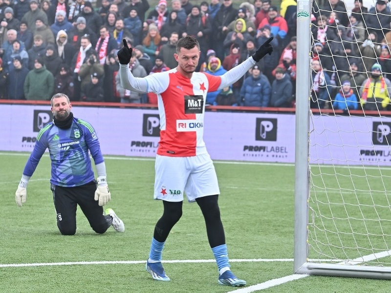 Tomáš Necid oslavuje gól Slavie