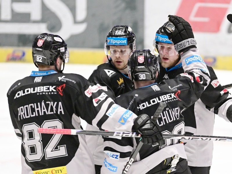 Zľava sa tešia Ondřej Procházka, Dávid  Gríger, Tomáš Rachůnek a Tomáš Bartejs