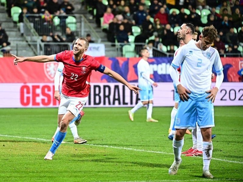 Tomáš Souček oslavuje gól