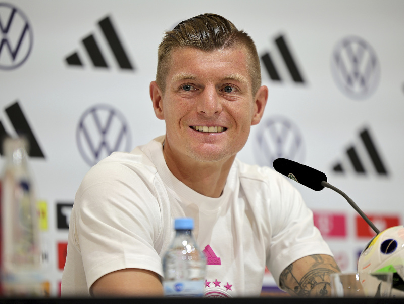 Toni Kroos na tlačovej konferencii po tréningu nemeckej futbalovej reprezentácii