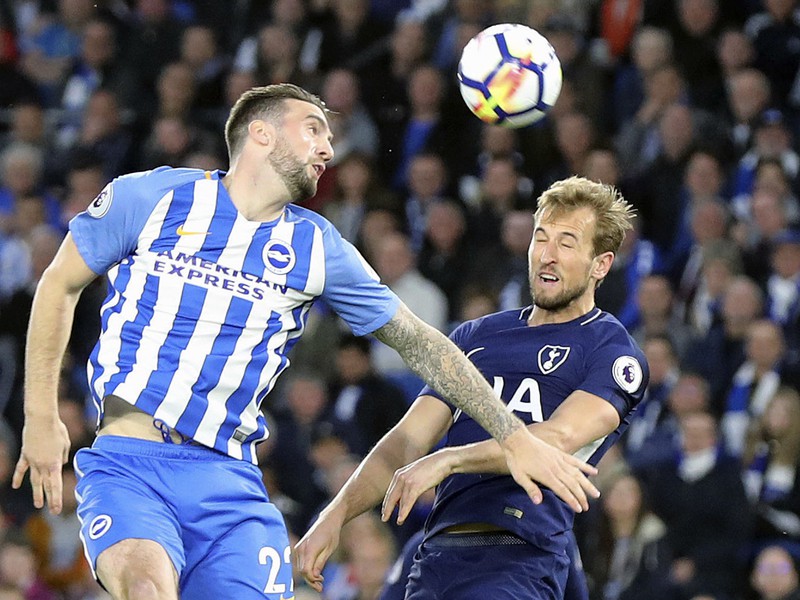 Shane Duffy a Harry Kane vo vzdušnom súboji