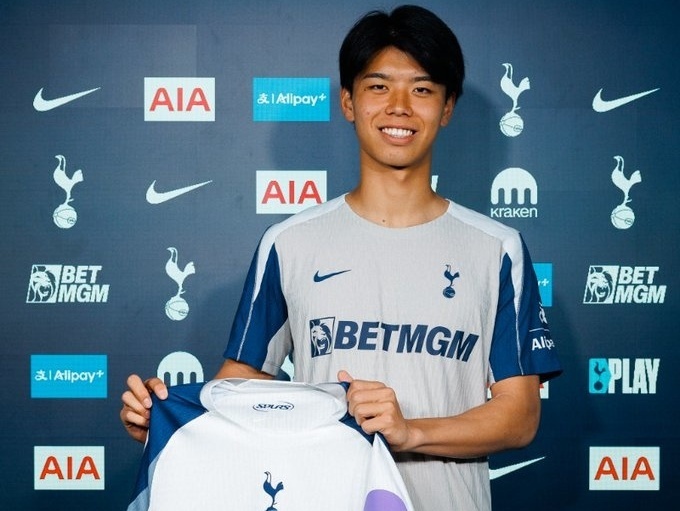 Japonský obranca Kota Takai sa upísal Tottenhamu