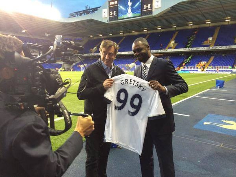 Tottenham daroval Gretzkému dres so zlým menom