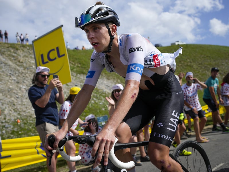 Bledý Tadej Pogačar stúpa na Col de la Loze v 17. etape Tour de France 2023